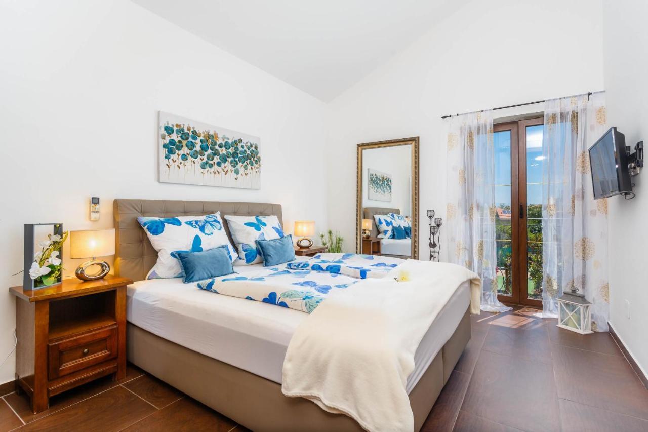 Villa Kamenica Kras Buitenkant foto