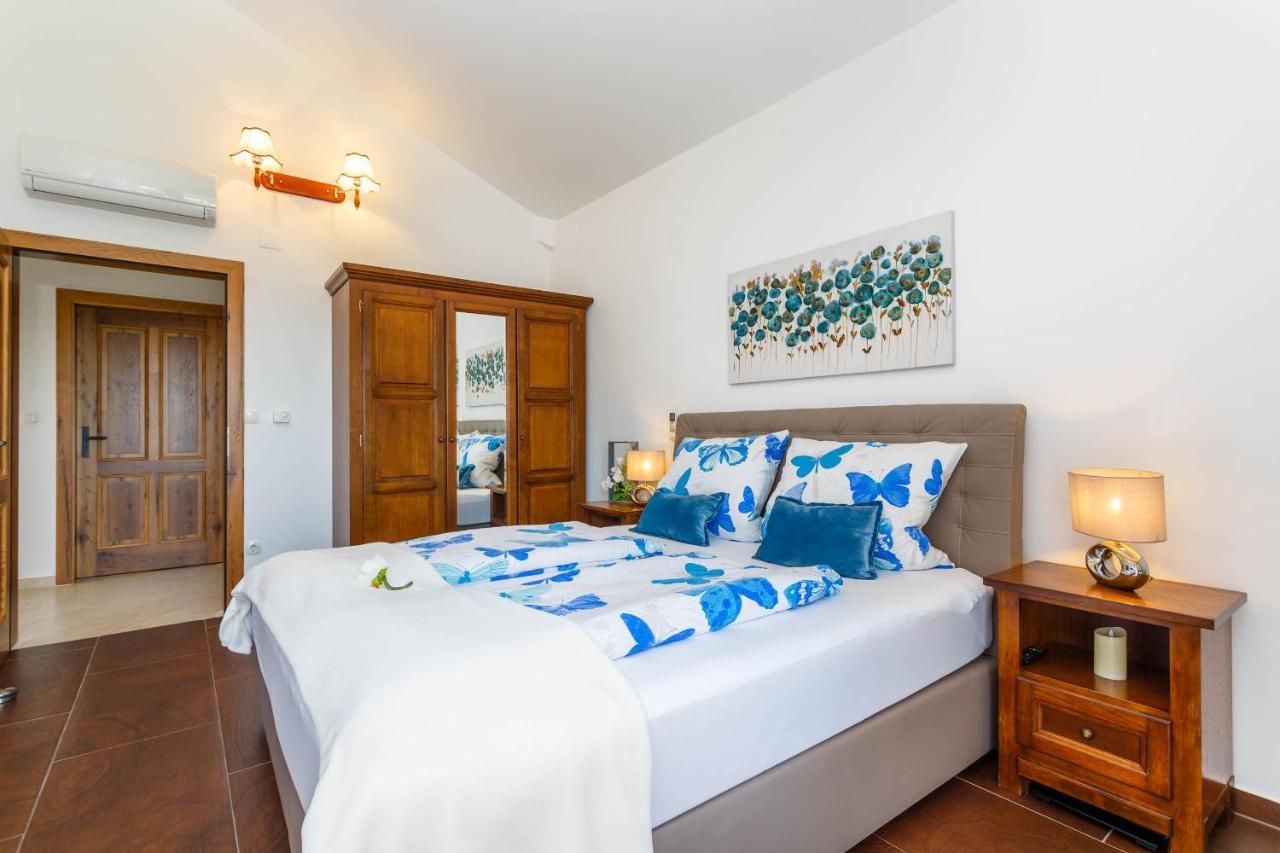 Villa Kamenica Kras Buitenkant foto