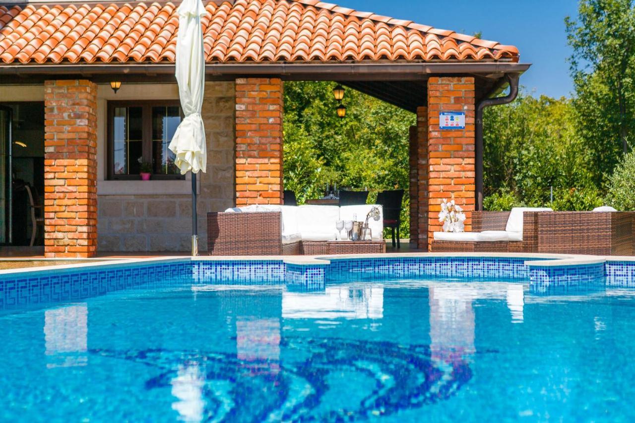Villa Kamenica Kras Buitenkant foto
