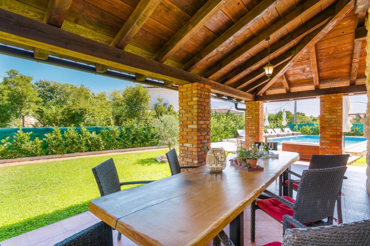 Villa Kamenica Kras Buitenkant foto