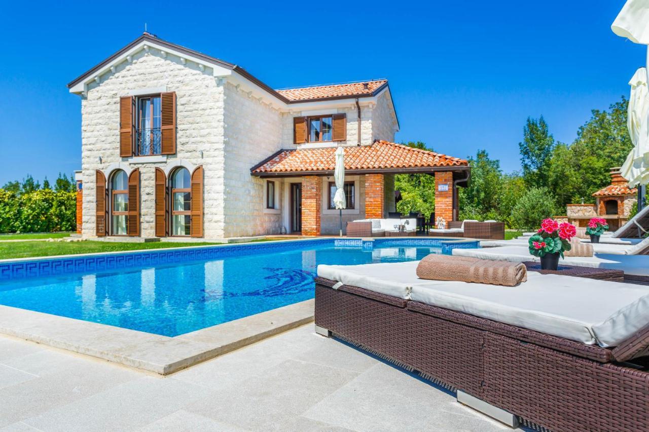 Villa Kamenica Kras Buitenkant foto