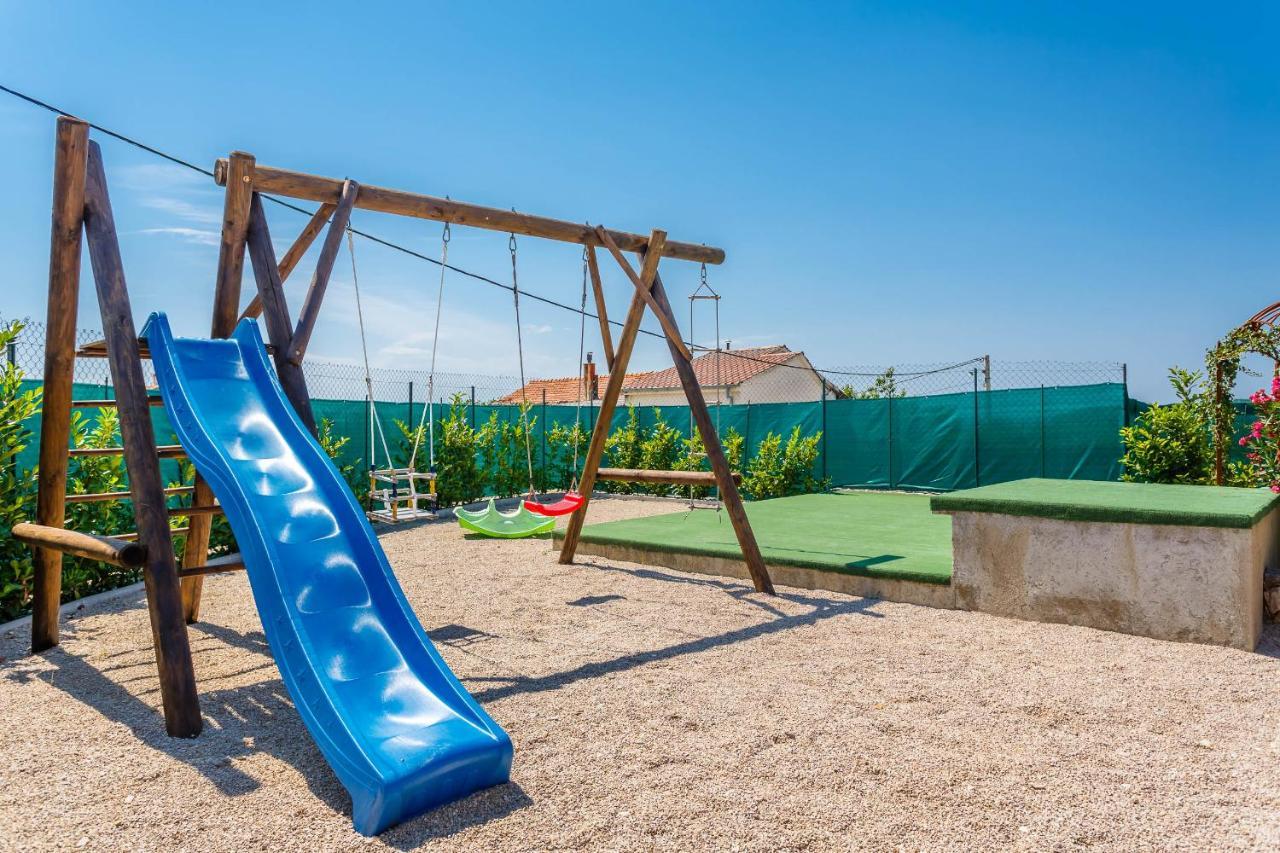 Villa Kamenica Kras Buitenkant foto