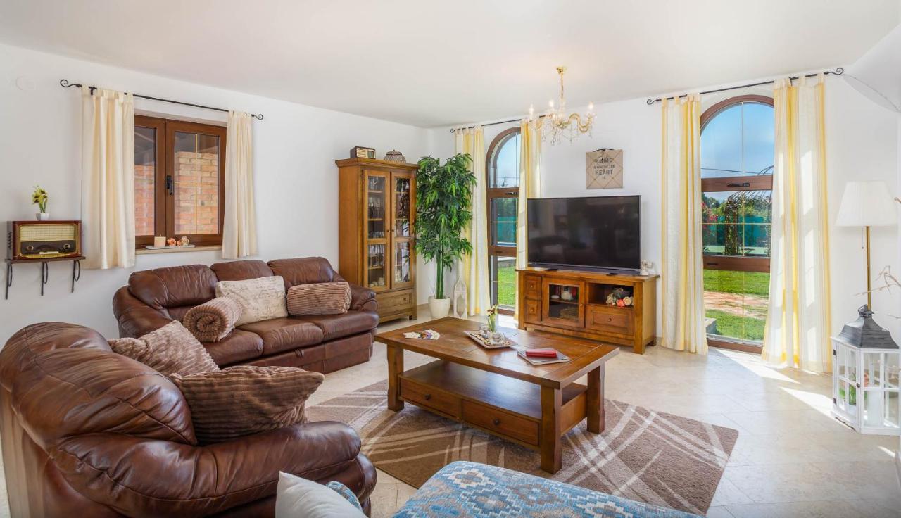 Villa Kamenica Kras Buitenkant foto