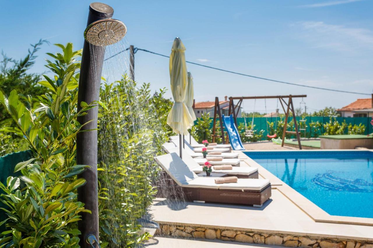 Villa Kamenica Kras Buitenkant foto